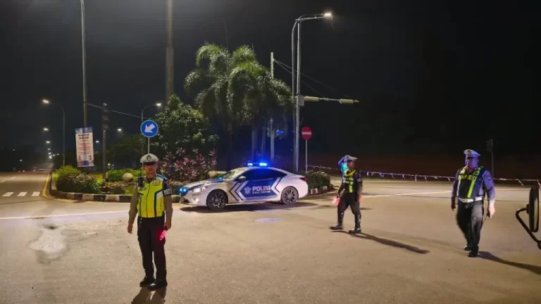 Satlantas Polresta Barelang menindak motor berknalpot brong di Batam.