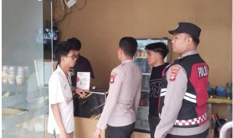 Personel Polsek Lubuk Baja mengamankan terduga pelaku curanmor di Batam.