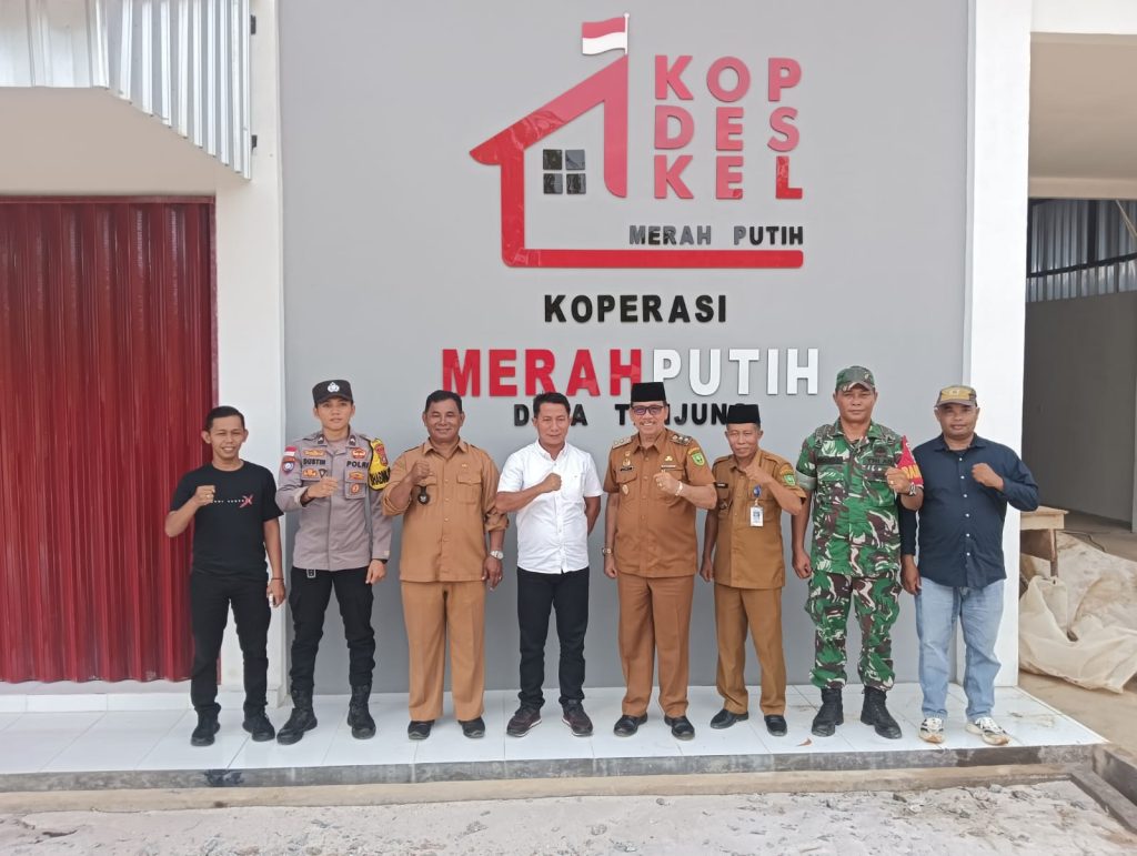 Wabup Natuna meninjau pembangunan Koperasi Merah Putih Desa Tanjung.