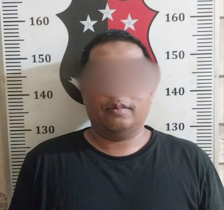 Kepala SMA Taruna Kepri ditangkap terkait dugaan penggelapan dana sekolah di Batam.