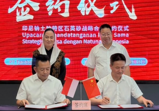 Bupati Natuna Cen Sui Lan mengunjungi pabrik hilirisasi pasir kuarsa di China.