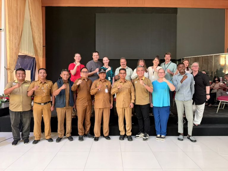 Bakti sosial pemeriksaan mata gratis di Kabupaten Karimun.