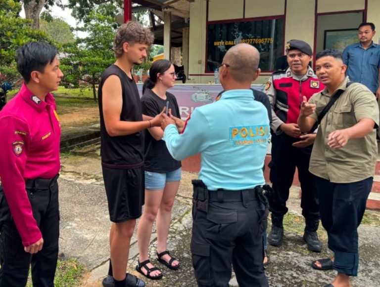 Polisi mengamankan terduga pelaku pencurian iPhone milik wisatawan di Lagoi, Bintan.