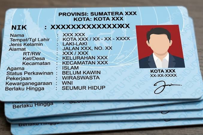 Penggantian foto e-KTP di kantor Dukcapil.