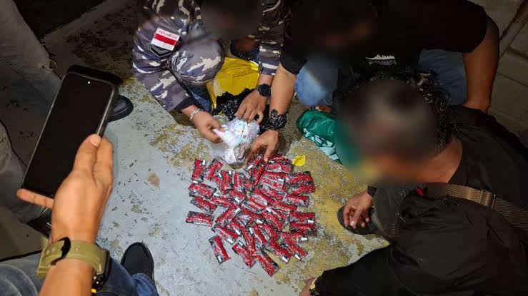 Barang bukti 100 cartridge liquid vape diduga mengandung etomidate diamankan Koarmada IV di Batam.
