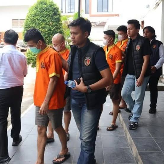 Pelimpahan empat tersangka kasus Bripda NS ke Kejari Batam