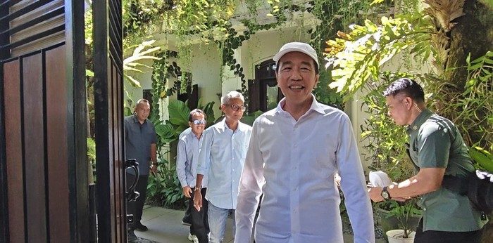 jokowi-bertemu-teman-seangkata-fakultas-kehutanan-ugm-senin-2072026-1784526322335_169
