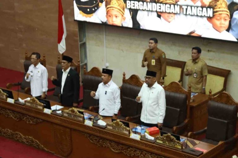 Ketua DPRD Kota Batam Haji Muhammad Kamaluddin memimpin Rapat Paripurna DPRD Kota Batam