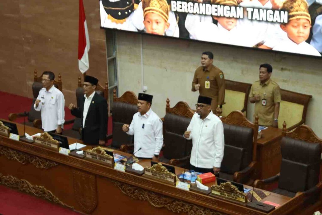 Ketua DPRD Kota Batam Haji Muhammad Kamaluddin memimpin Rapat Paripurna DPRD Kota Batam