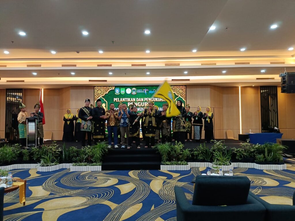 apm-batam-resmi-dilantik-syafei-dorong-pramuwisata-profesional