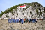 Bendera Merah Putih Raksasa Dibentangkan di Pulau Sahi