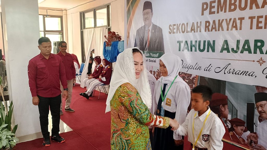 Bupati Natuna Cen Sui Lan membuka MPLS Sekolah Rakyat Terintegrasi 32 Natuna.