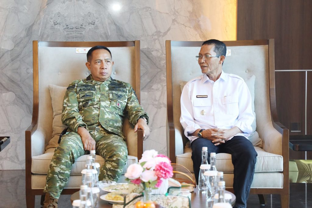 amsakar-sambut-panglima-tni-jenderal-agus-subiyanto-di-batam