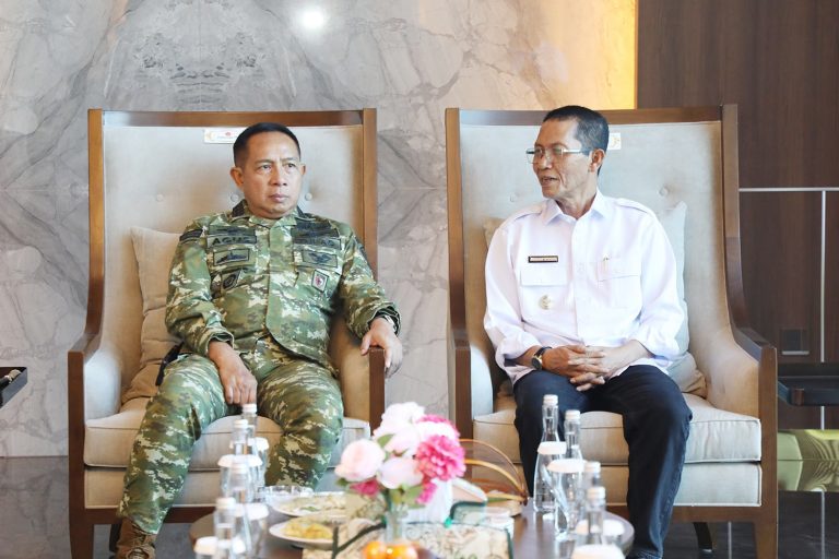 amsakar-sambut-panglima-tni-jenderal-agus-subiyanto-di-batam
