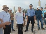 Bupati Natuna Cen Sui Lan dan Wamenlu Arif Havas Oegroseno meninjau pembangunan Pasar Ikan Modern Ranai