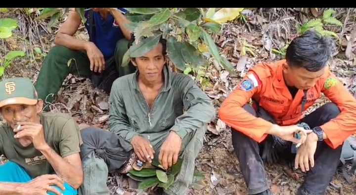 Empat warga Natuna tersesat di Hutan Gunung Bedung ditemukan selamat Deskripsi gambar: