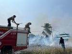 Petugas gabungan padamkan kebakaran lahan di Tanjung Sagu Natuna