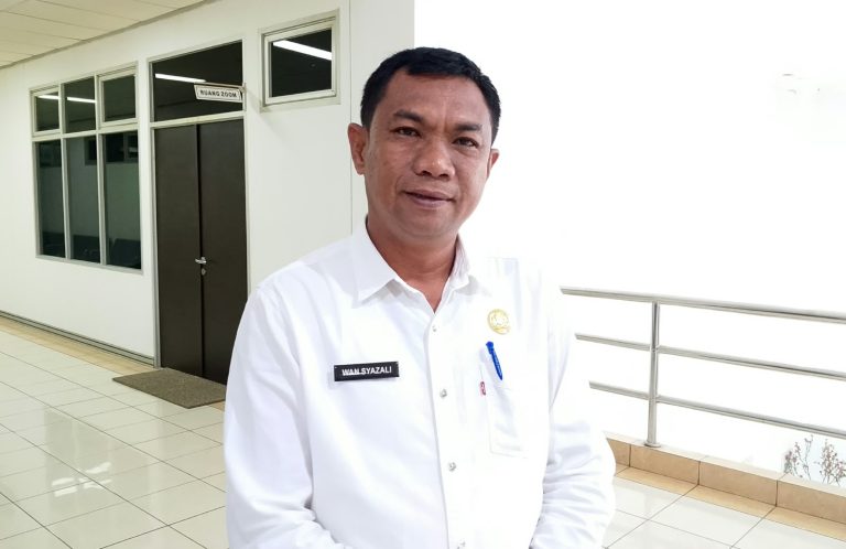 natuna-salurkan-38500-bibit-kelapa-497-petani