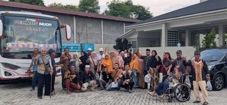 Bakti sosial kesehatan PT Arara Abadi memberikan operasi gratis bagi warga