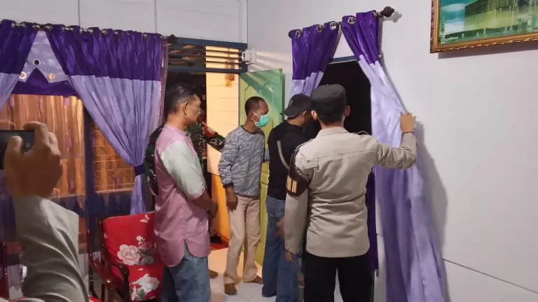 Polisi melakukan olah TKP penemuan pria meninggal di Bukit Cermin Tanjungpinang