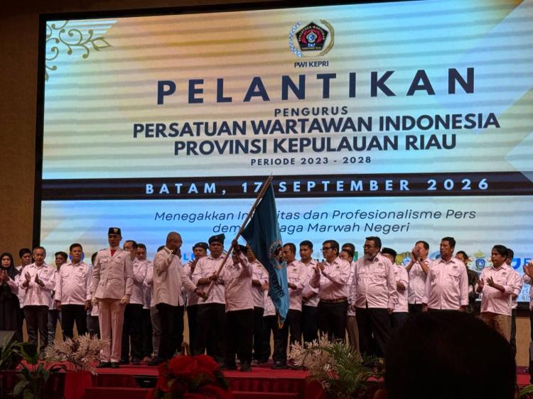 2026-09-17-pelantikan-pwi-kepri-2023-2028-akhiri-dualisme-saibansah-dardani-resmi-pimpin