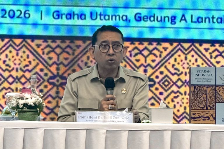 fadli-zon-luncurkan-lima-jilid-buku-sejarah-indonesia-terbaru