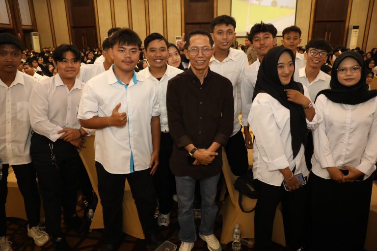 Amsakar mahasiswa baru UIS Batam