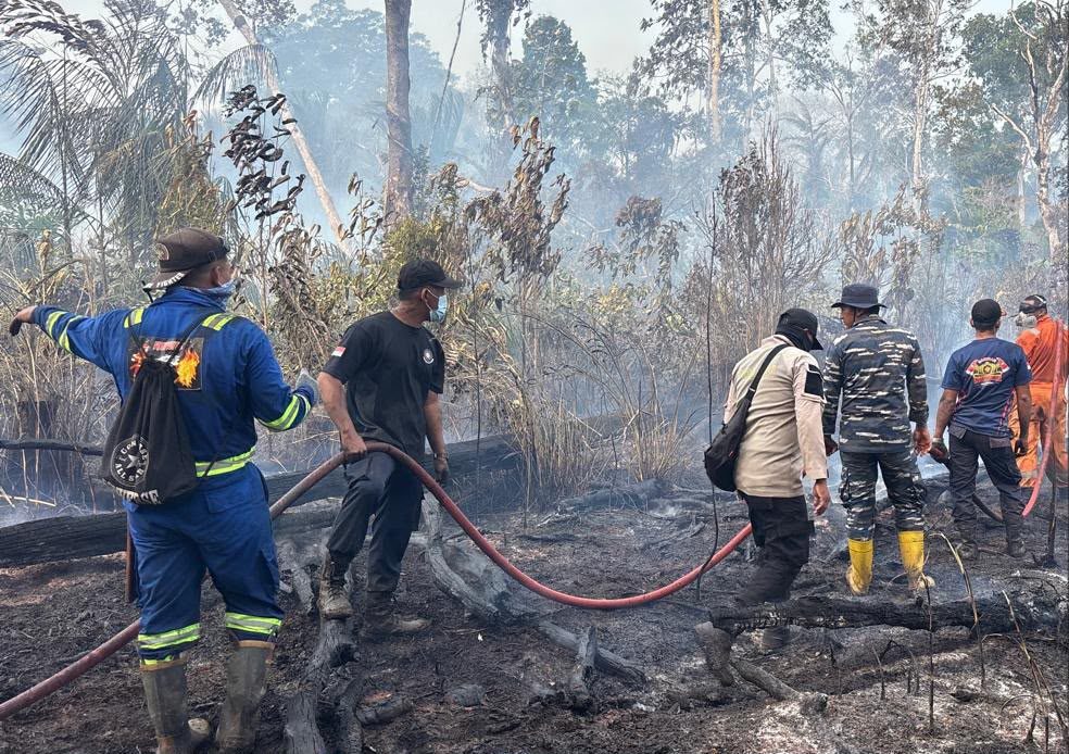 Tim gabungan padamkan Karhutla di Sungai Besar Lingga