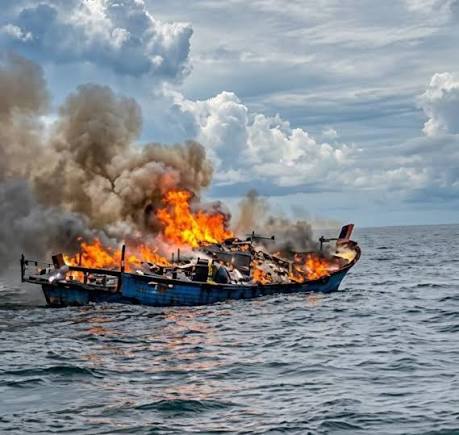 Empat kru KM Laut Jaya 3 selamat setelah kapal terbakar di perairan Anambas