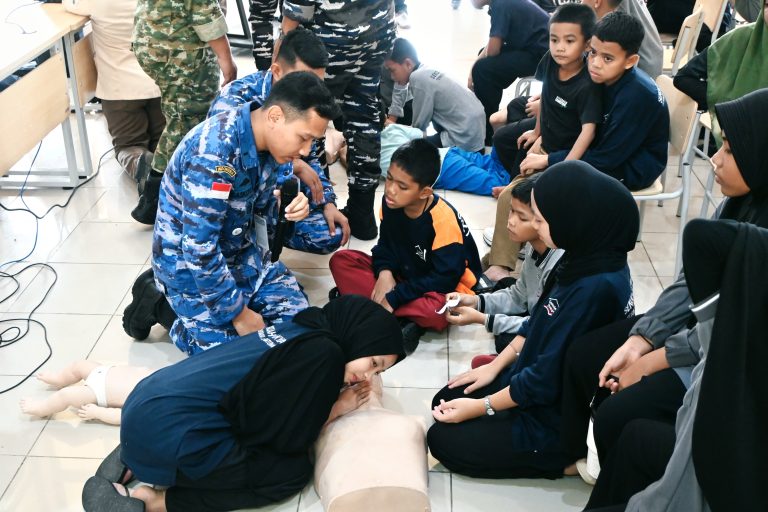 Pelatihan Bantuan Hidup Dasar siswa Sekolah Rakyat Natuna