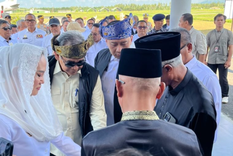 Ketua MPR RI Ahmad Muzani disambut Bupati Natuna Cen Sui Lan