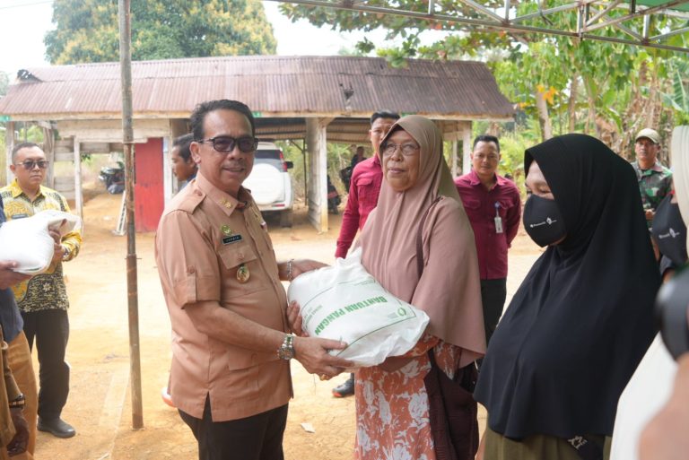 Penyaluran bantuan pangan pemerintah di Bunguran Batubi Natuna