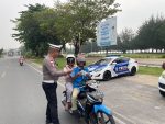 Satlantas Polres Natuna membagikan masker kepada masyarakat