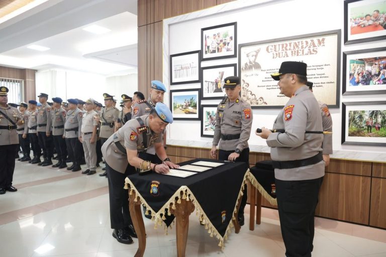 Kapolda Kepri pimpin sertijab pejabat utama dan Kapolres jajaran