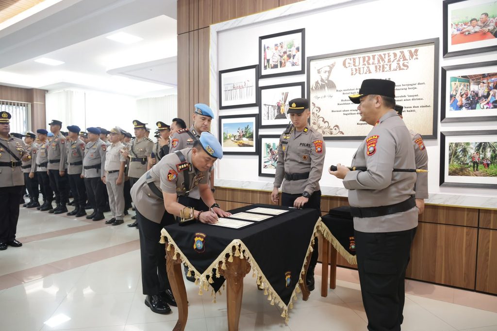 Kapolda Kepri pimpin sertijab pejabat utama dan Kapolres jajaran