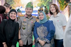 kasmarni-kenal-pamit-kapolda-riau-arman-achdiat.jpg
