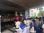 Aksi buruh FSPMI di depan DPRD Kota Batam