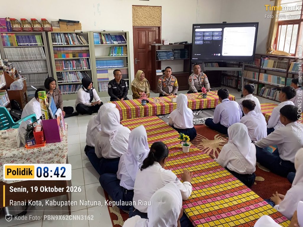 Edukasi bahaya narkoba oleh Polsek Bunguran Timur kepada siswa SMPN 2 Natuna