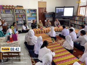 Edukasi bahaya narkoba oleh Polsek Bunguran Timur kepada siswa SMPN 2 Natuna