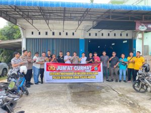 Polsek Bunguran Timur dan Satresnarkoba Polres Natuna menggelar Jumat Curhat bersama masyarakat.
