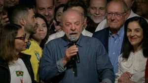 presiden-brasil-luiz-inacio-lula-da-silva-tengah-usai-memenangkan-pemilu