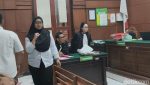riza-muharni-lubis-saat-menjalani-persidangan-di-pengadilan-negeri-surabaya
